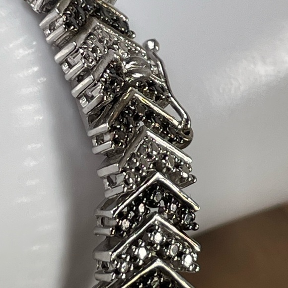 Vintage Jewelry - MycostSALE‼️VINTAGE Silver Chevron Bracelet. 925 colored Silver. 7 1/4"